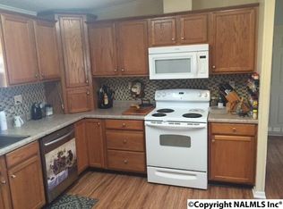 562 Hill Bluff Rd, Guntersville, AL 35976