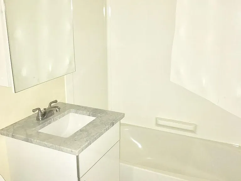 3024 W Queen Ln — Photo 11