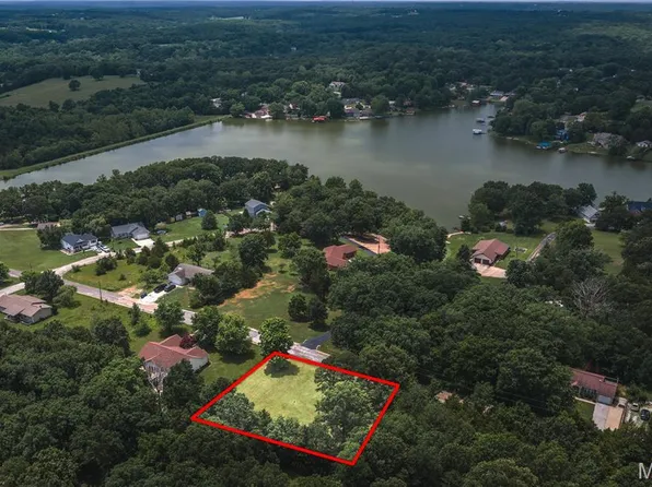 35 Country Air Dr, Saint Clair, MO 63077