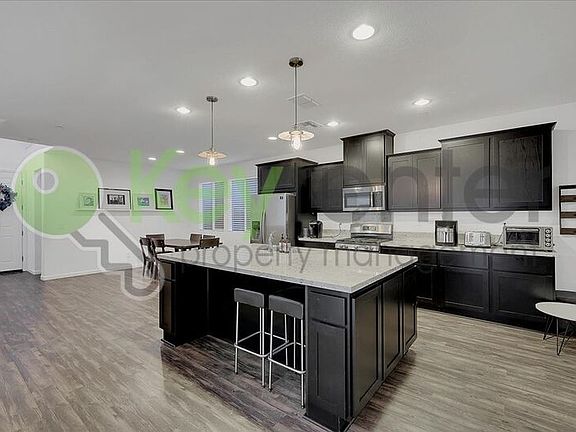 3rd image of 1374 Larkspur Dr