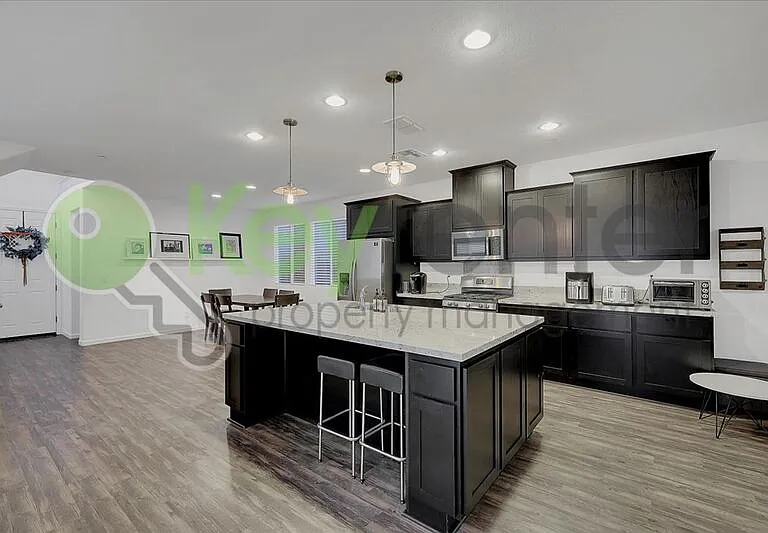 1374 Larkspur Dr — Photo 3