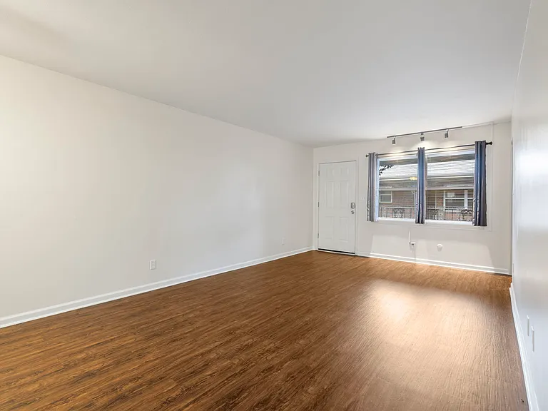 936 E Walnut St #1 — Photo 15