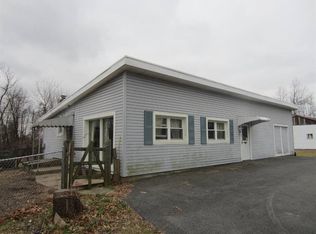 3070 Old Post Rd, Slatington, PA 18080