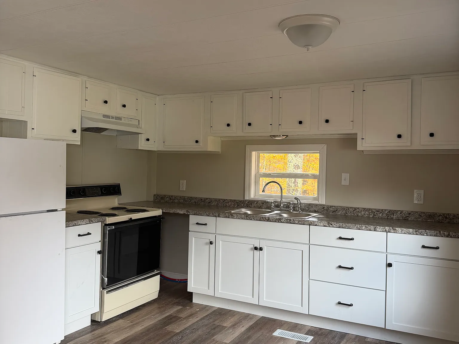 18 Brook Way — Photo 4