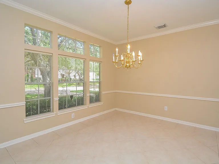 17415 Fountainview Cir — Photo 4