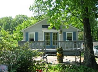 86 E Shore Lake Owassa Rd, Newton, NJ 07860
