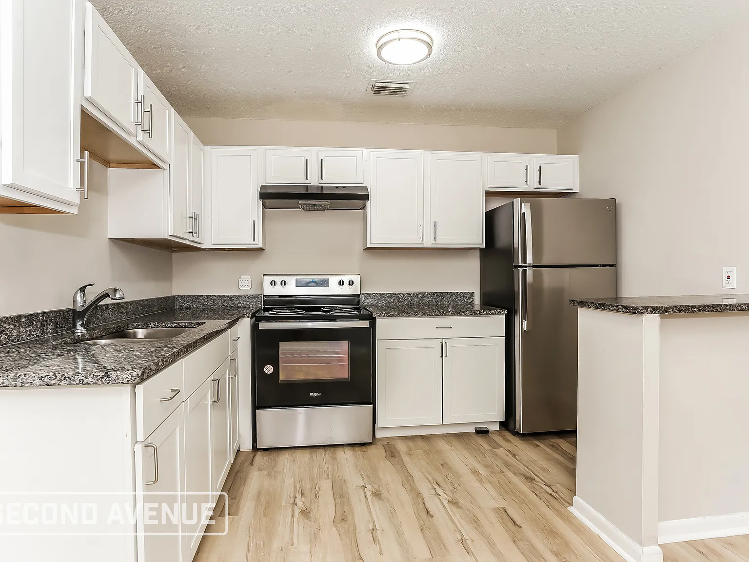 3 bed, 1.0 bath, 1186 sqft, $1,188 — Photo 2
