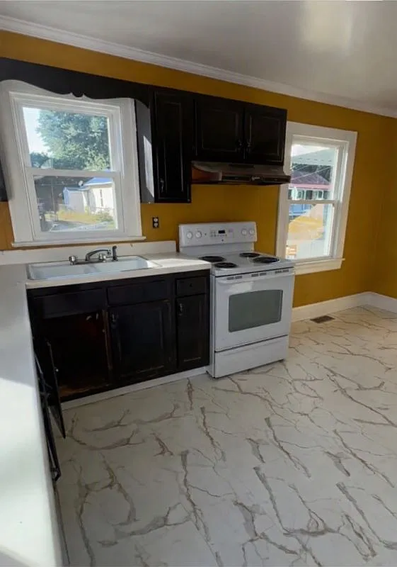 3 bed, 1.0 bath, 1096 sqft, $1,500 — Photo 2