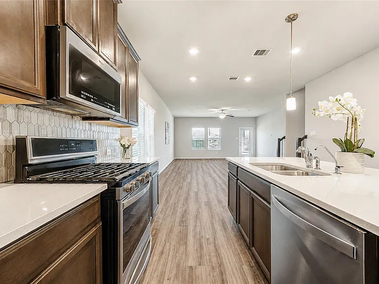 1218 Glendora Dr — Photo 10