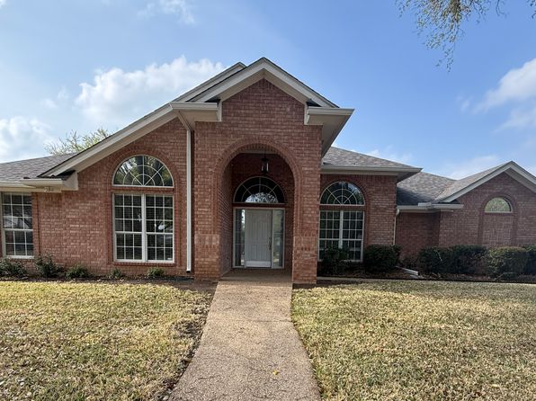 858 Country Lane Dr, Mc Gregor, TX 76657