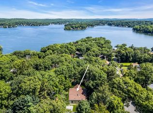 104 Bishops Rock Rd, Hopatcong Boro, NJ 07843