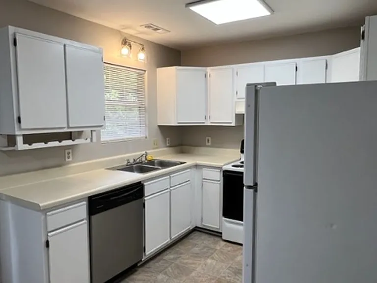 This spacious unit of a Quadplex has 2 BR and 1 Full Bath. Move In Ready! — Photo 5