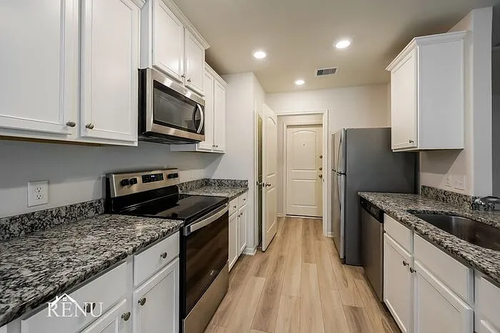 3 bed, 2.0 bath, 1414 sqft, $1,655 — Photo 3