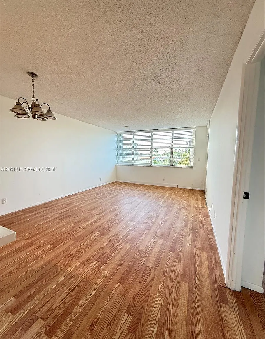 Watergate Condominium No — Photo 2
