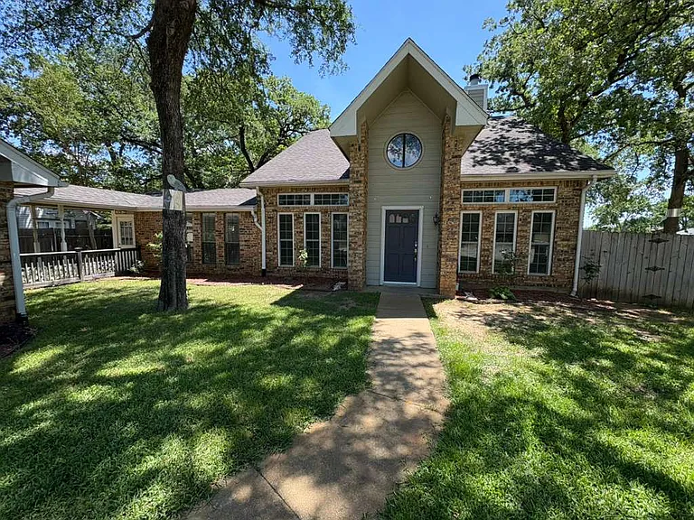 500 Holliday Ln — Photo 1
