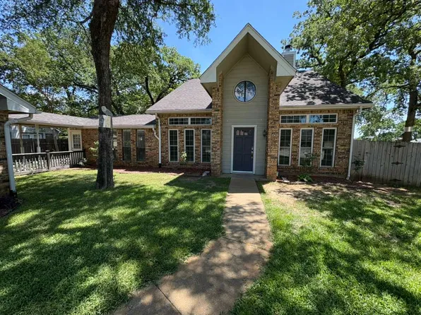 500 Holliday Ln, Euless, TX 76039