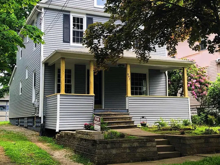 947 Jefferson Ave — Photo 2