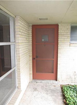 2nd image of 2718 Somerset Dr