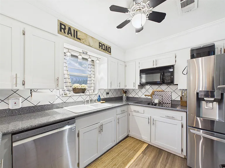 2612 Perry Ln — Photo 11