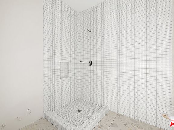 5th image of 5636 Lindley Ave