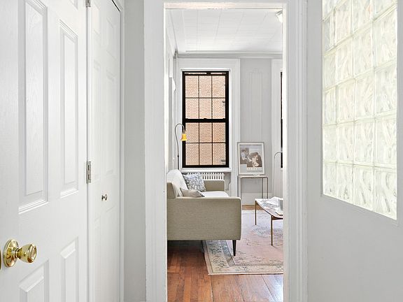 5th image of 38 Leroy St #1
