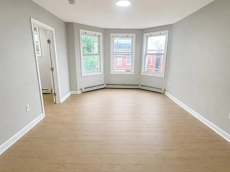 62 N 6th St #2B — Photo 3
