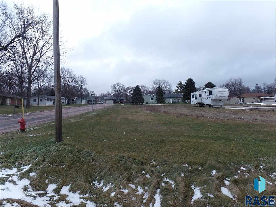 2nd image of 3 Street