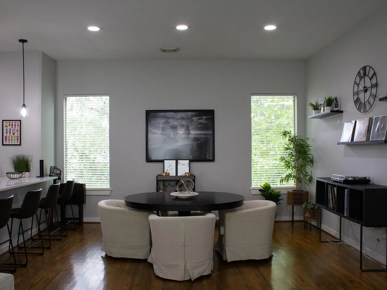 3 bed, 2.5 bath, 1976 sqft, $3,400 — Photo 3