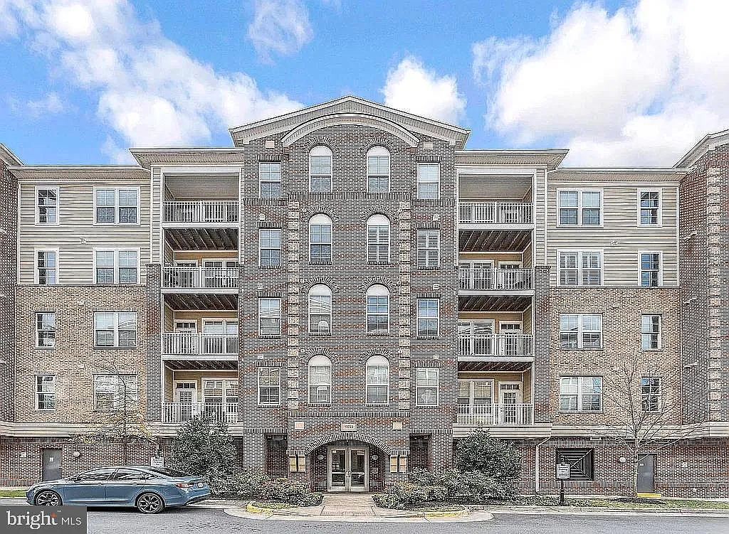 2 bed, 2.0 bath, 1333 sqft, $2,999 — Photo 1