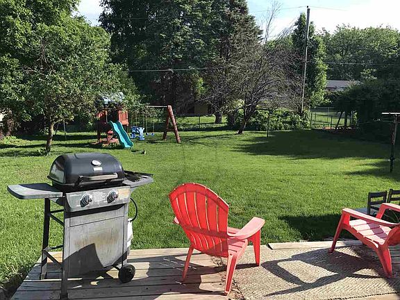 3rd image of 1408 Crosby Ln