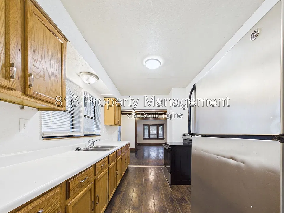 5527 Brooklyn Ave