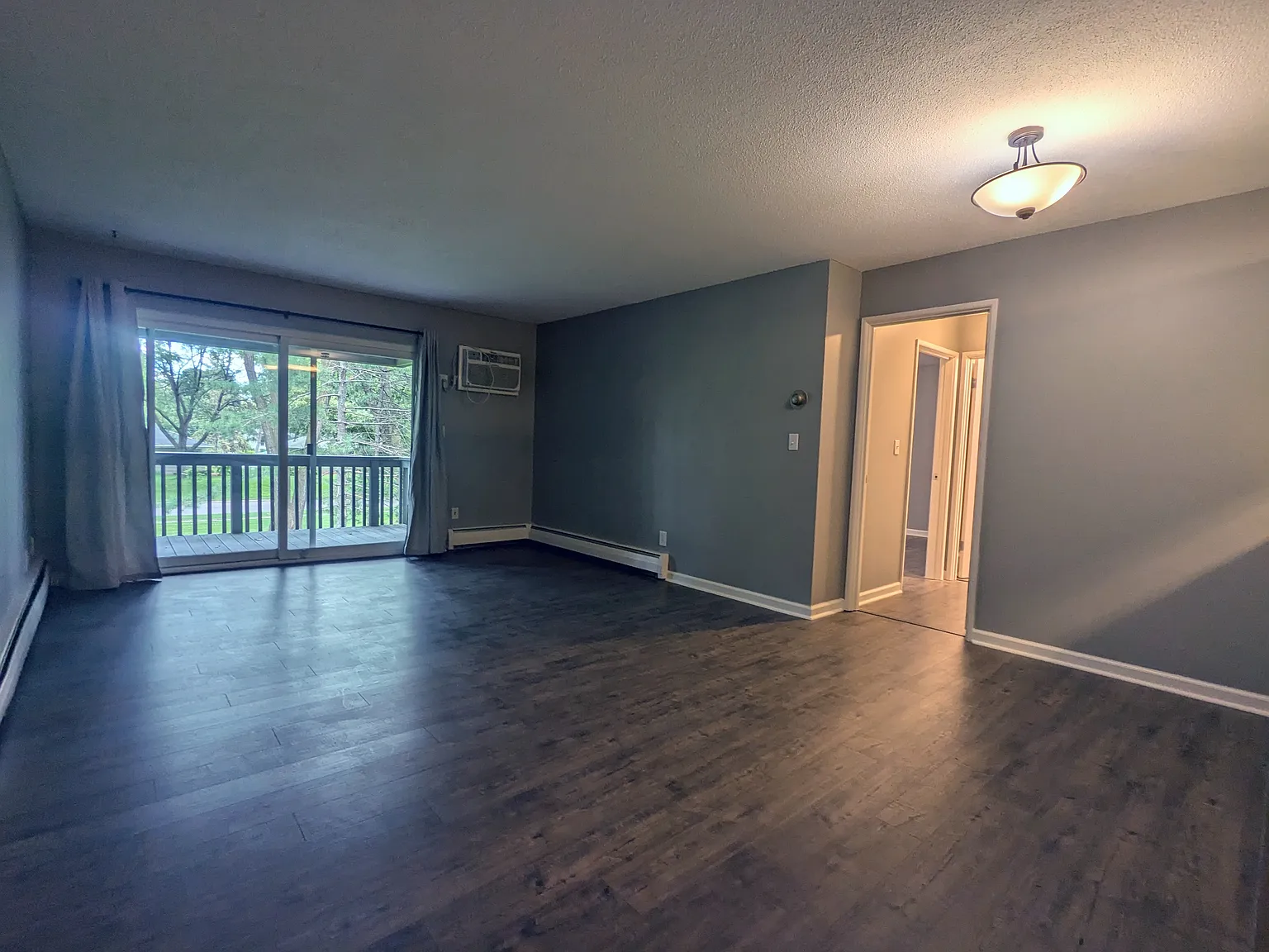 Newly updated 2bdrm 1bath condo with great amenities! 9/1 — Photo 4