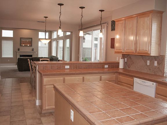 4th image of 208 Sagemoor Ct