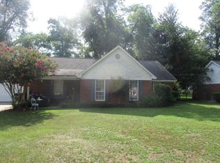 208 Lynwood Ln, Leesburg, GA 31763