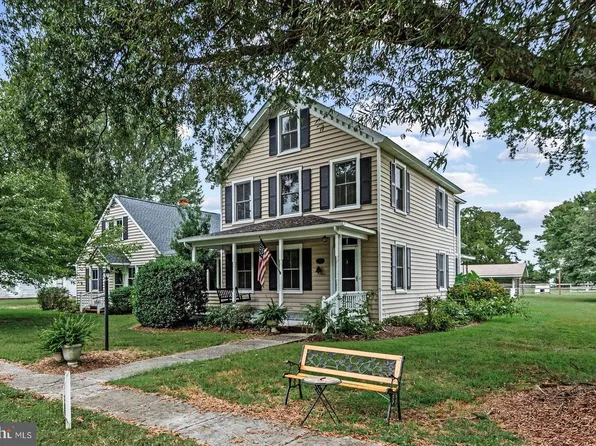 92 Front St, Warsaw, VA 22572