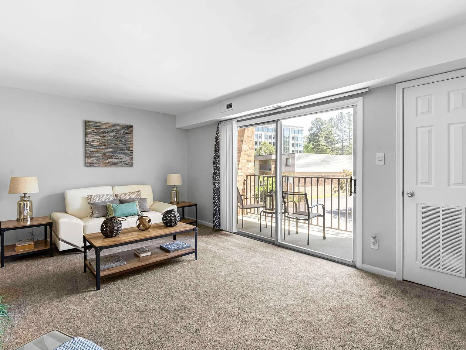 PineGate — Photo 1