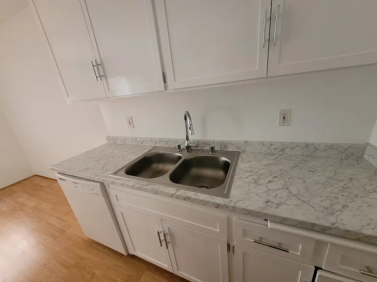 1410 Venice Blvd #6 — Photo 11