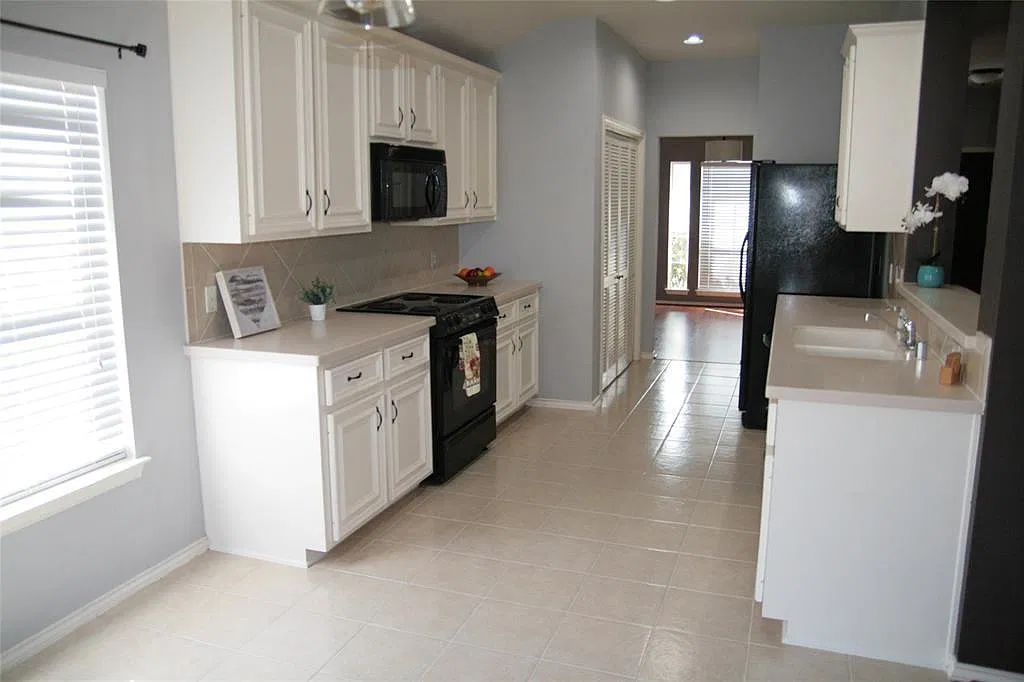 3 bed, 2.0 bath, 1794 sqft, $2,275 — Photo 4