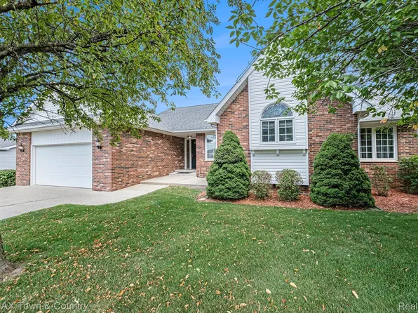 3075 Blue Grass Ln, Swartz Creek, MI 48473
