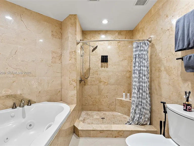 1401 SW 32nd St — Photo 26