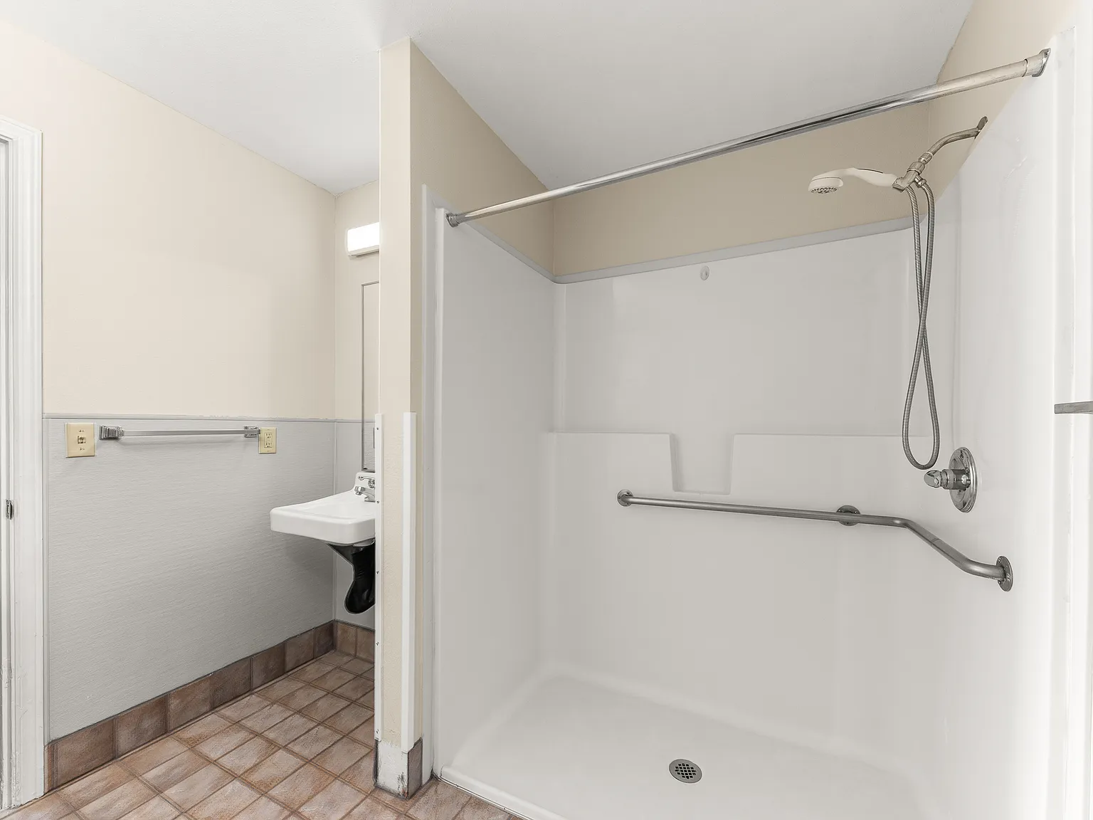 206 Flats — Photo 3