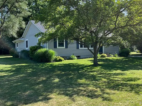 970 106th Ave, Plainwell, MI 49080