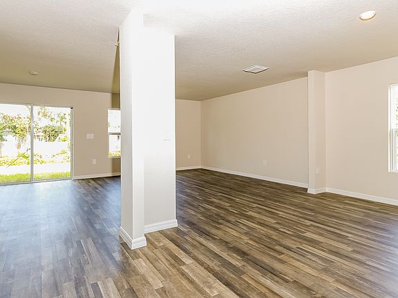 3rd image of 1831 SE Airoso Blvd