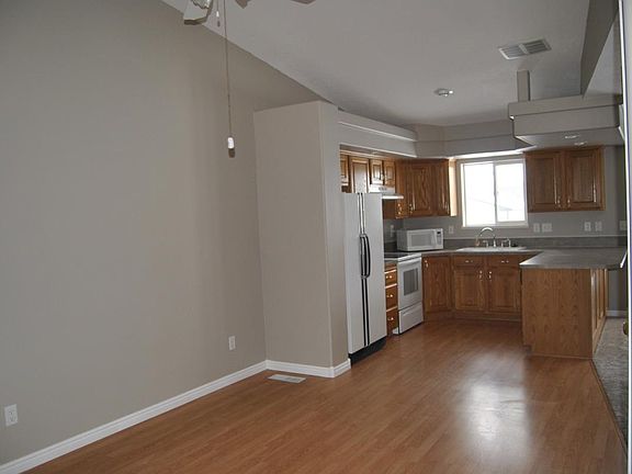 3rd image of 3817 E Heartland Cir