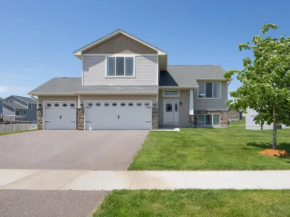 321 Bluebird Dr, Isanti, MN 55040