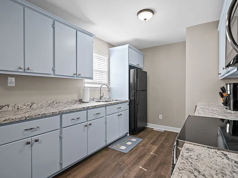 1607 Harrill St — Photo 14