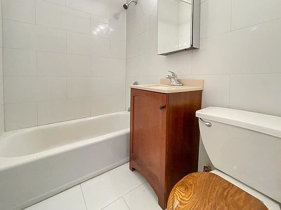 5th image of 213 E 31st St APT 2C