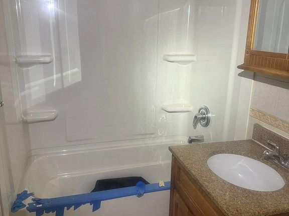 4th image of 138 Livingston Ave Floor 1