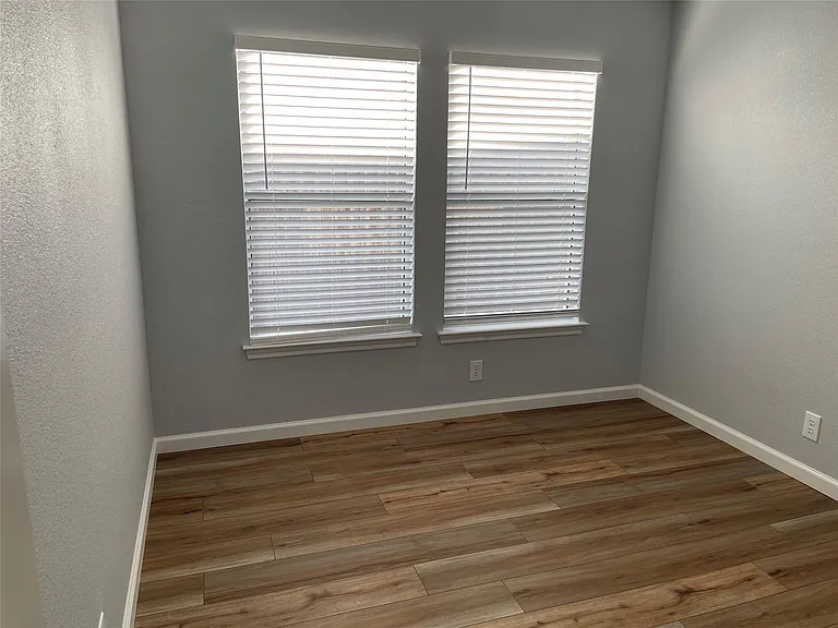 2911 Donnell Dr — Photo 9