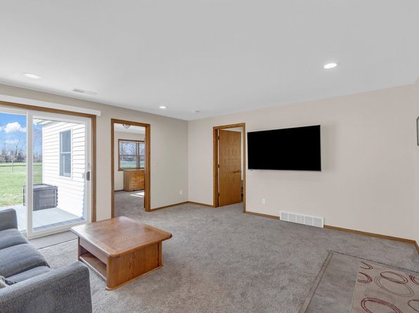 1233 W Winneconne Ave, Neenah, WI 54956